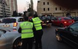 Yol polisi ilə dalaşan sürücü özünü bıçaqladı