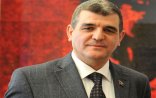 Deputat məmurların maaşlarından danışdı