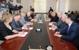 Səttar Mehbalıyev Ümumpolşa Həmkarlar İttifaqları Alyansının üzvülərin qəbul edib