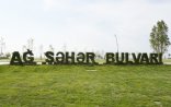 Prezident və xanımı Bakı Ağ Şəhər bulvarında