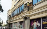 Bakıda sökülən bina üzlüyü gənci yaraladı