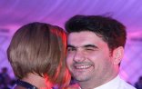"Biz dostuq, sadəcə dost