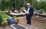 Umud Mirzəyev tanınmış jurnalist və Fondun Latviya təmsilçisinin məzarını ziyarət edib