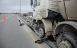 Sement maşını dəmir arakəsmələrə çırpıldı – FOTO/VİDEO 