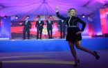 Rusiya XİN sözçüsü jurnalistlər qarşısında oynadı - Video