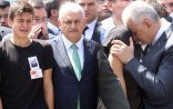 Türkiyənin yeni baş naziri şəhid qardaşını qucaqlayıb ağladı