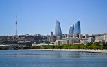 Qadın özünü dənizə atdı - Bakıda