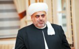 Bir şəklin tarixçəsi: qalstuklu şeyx və məşhur səfir…