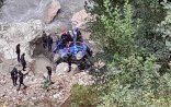 Qubada avtomobil dərəyə yuvarlandı: ölənlər var