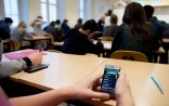 Şagirdlərə məktəbə mobil telefon gətirməyə qadağa qoyulması ilə bağlı yayılan məlumata aydınlıq gətirildi