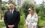 Prezident və xanımı Qırmızı Bazar qəsəbəsində...