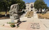Aşot Qulyanın Xankəndidəki abidəsi söküldü