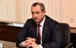 Adil Əliyev Araz Musayevdən danışdı: “Tələm-tələsik niyə mənim adımı hallandırır?”