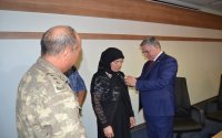 Azərbaycanın müstəqilliyi və ərazi bütövlüyünün qorunması uğrunda gedən döyüşlərdə şəhid olmuş hərbi qulluqçuların medalları ailələrinə təqdim edildi.