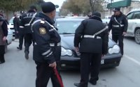 ŞOK: Yol polis əməkdaşının üstünə BENZİN töküb yandırdılar - VİDEO FOTO