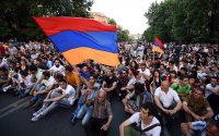 ERMƏNİSTANDA FASİLƏSİZ MİTİNQLƏR BAŞLAYIR – Sarkisyanın baş nazirliyinə qarşı…