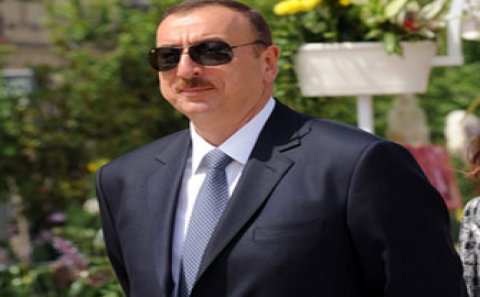 İlham Əliyev naməlum əsgərin məzarını ziyarət etdi