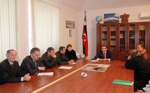 Millət vəkili seçiciləri ilə görüşdü
