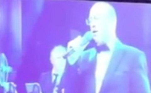 Nazir oğlunun toyunda mahnı oxudu - VİDEO