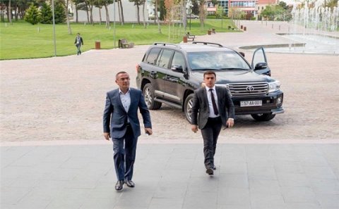 Polad Alemdara özünü bənzədən icra başçısı çaşdı-Foto