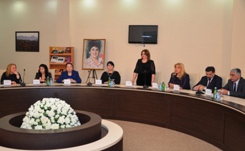 Görkəmli oftalmoloq alim, akademik Zərifə xanım Əliyevanın 92 illik yubileyinə həsr olunmuş tədbir keçirilib