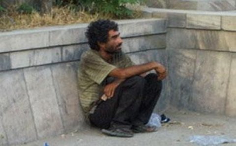 "Hər yerdə gül açıb. Amma güllə açılmır..."