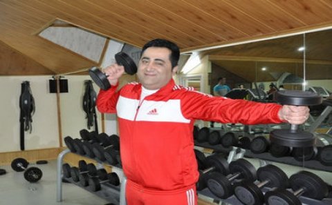 Elgiz: "15 gündür çörək yemirəm"