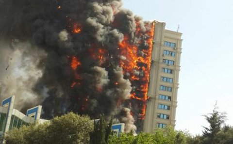 Yanğını söndürmək üçün üçün helikopterlərdən istifadə olunur
