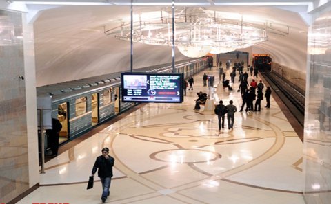 Metroda biznes reklamları bərpa edildi