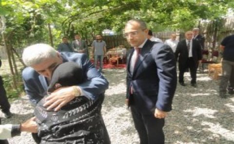 Mikayıl Cabbarov Kürdə batan qəhrəman müəllimin evində