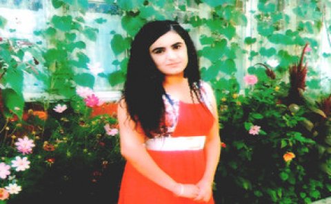 23 yaşlı qız itkin düşüb - FOTO
