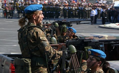 İrəvanın mərkəzinə zirehli texnika yeridilir