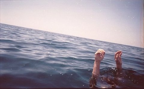 Dənizdə batmaq təhlükəsi ilə üzləşən 2 nəfər xilas edilib