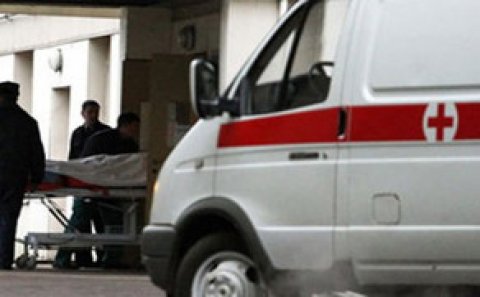 Sirkə turşusunu meyvə şirəsi bilib içən gənc zəhərləndi