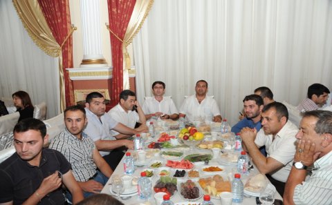 Səbail rayonunun Badamdar qəsəbəsində iftar süfrəsi təşkil olunmuşdur