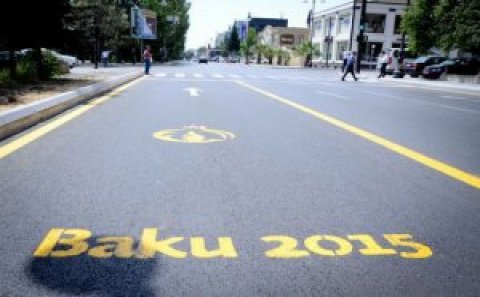 Bakının bir prospektində “sarı zolaqlar” silinir