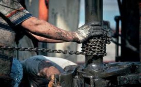 “Neft Daşları” yatağında yeni quyu qazılır