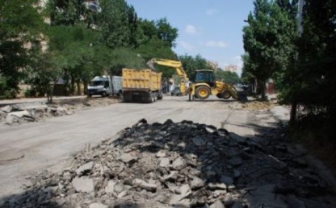 Bu küçə təmir olunur