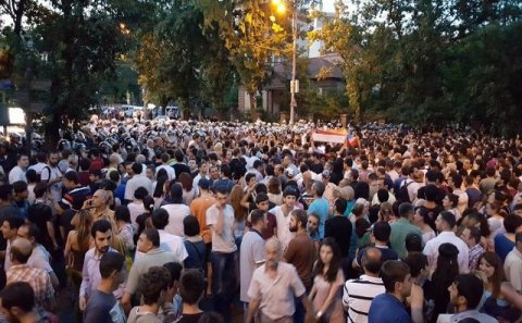 Ermənistanda etiraz aksiyaları yenidən başlayır