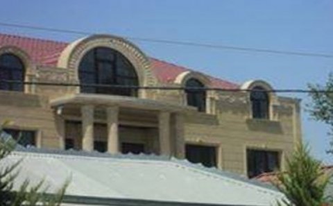 625 manat  maaşı olan məmur 700 min manatlıq villanı necə tikib? - FOTOLAR