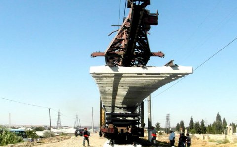 Elektrik qatarlarının Bakıdan Sumqayıta 40 dəqiqəyə getməsini təmin edəcək dəmir yolunda əsaslı təmir başa çatır