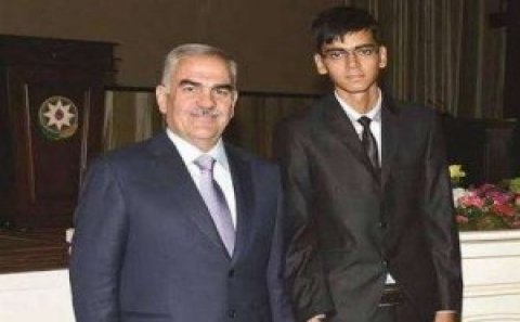 Vasif Talıbov 700 bal toplayan tələbəni mükafatlandırdı