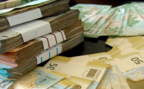 Prodüsserin evindən külli miqdarda pul oğurlanıb