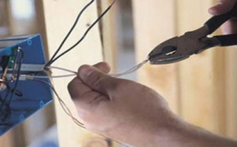 İki nəfəri elektrik cərəyanı vurub öldürüb