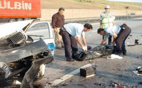 Sumqayıtda daha bir FACİƏ - Yol kənarında dayanan 4 nəfəri maşın vurdu, 3-ü öldü