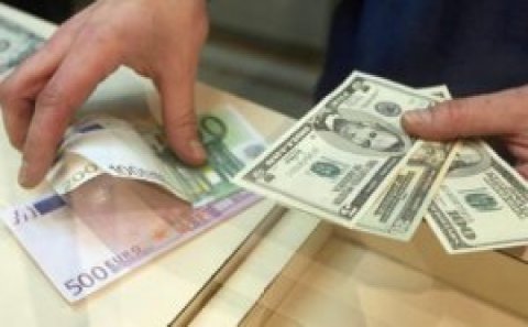 Dollar ucuzlaşdı, avro bahalaşdı