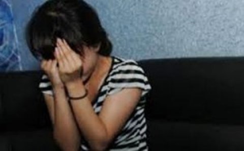 20 yaşlı qız qohumu tərəfindən zorlandı