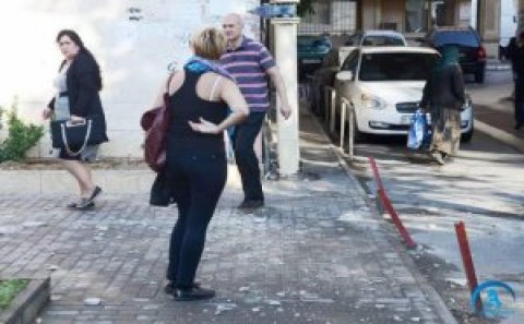 Bakıda qızın başına daş düşdü