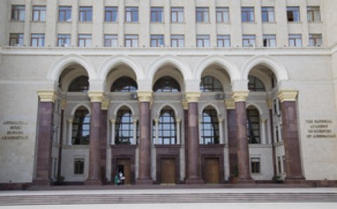 AMEA ilin bütün fəsillərində bitki yetişdirməyə imkan verən xüsusi kamera alıb