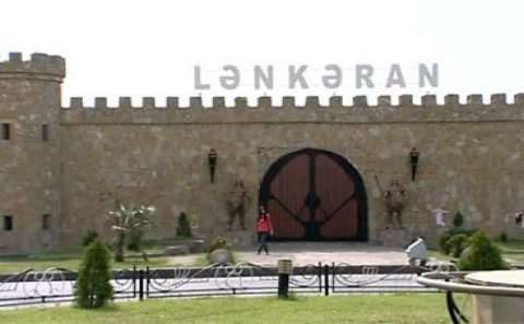 Daha bir sahibkar məmurdan şikayətçidir - Lənkəranda